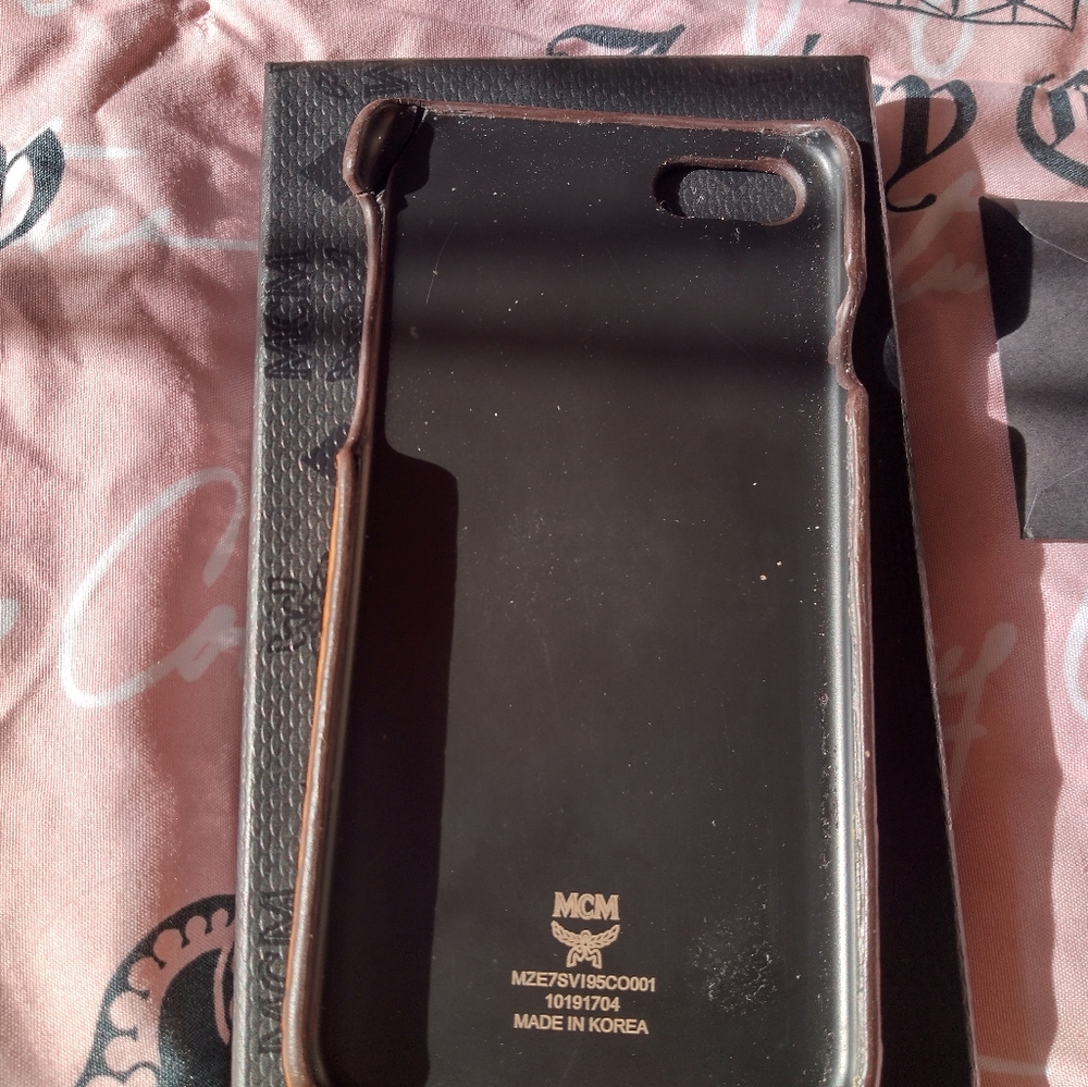 Phone case - Picture 3 of 4